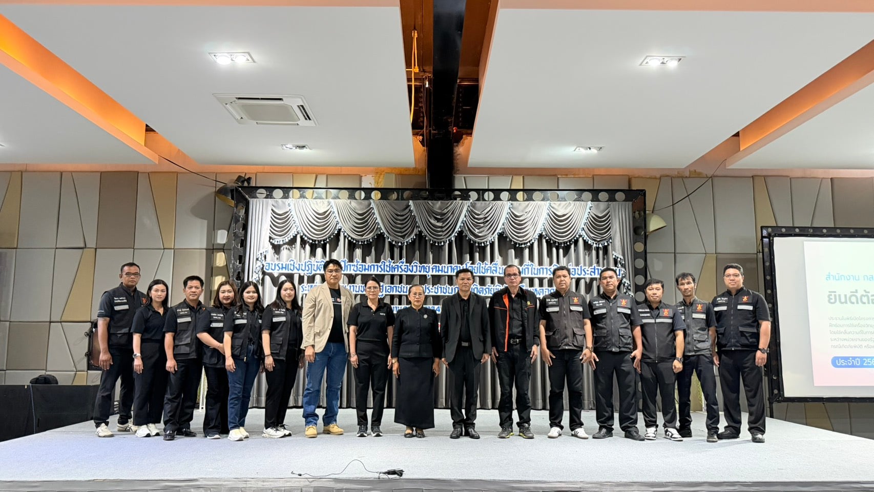 การอบรมเชิงปฏิบัติการฝึกซ้อมการใช้เครื่องวิทยุคมนาคม โดยใช้คลื่นความถี่ในการติดต่อประสานงาน ระหว่างหน่วยงานของรัฐ เอกชน และประชาชน กรณีเกิดภัยพิบัติ หรือเหตุฉุกเฉิน ณ จังหวัดชุมพร