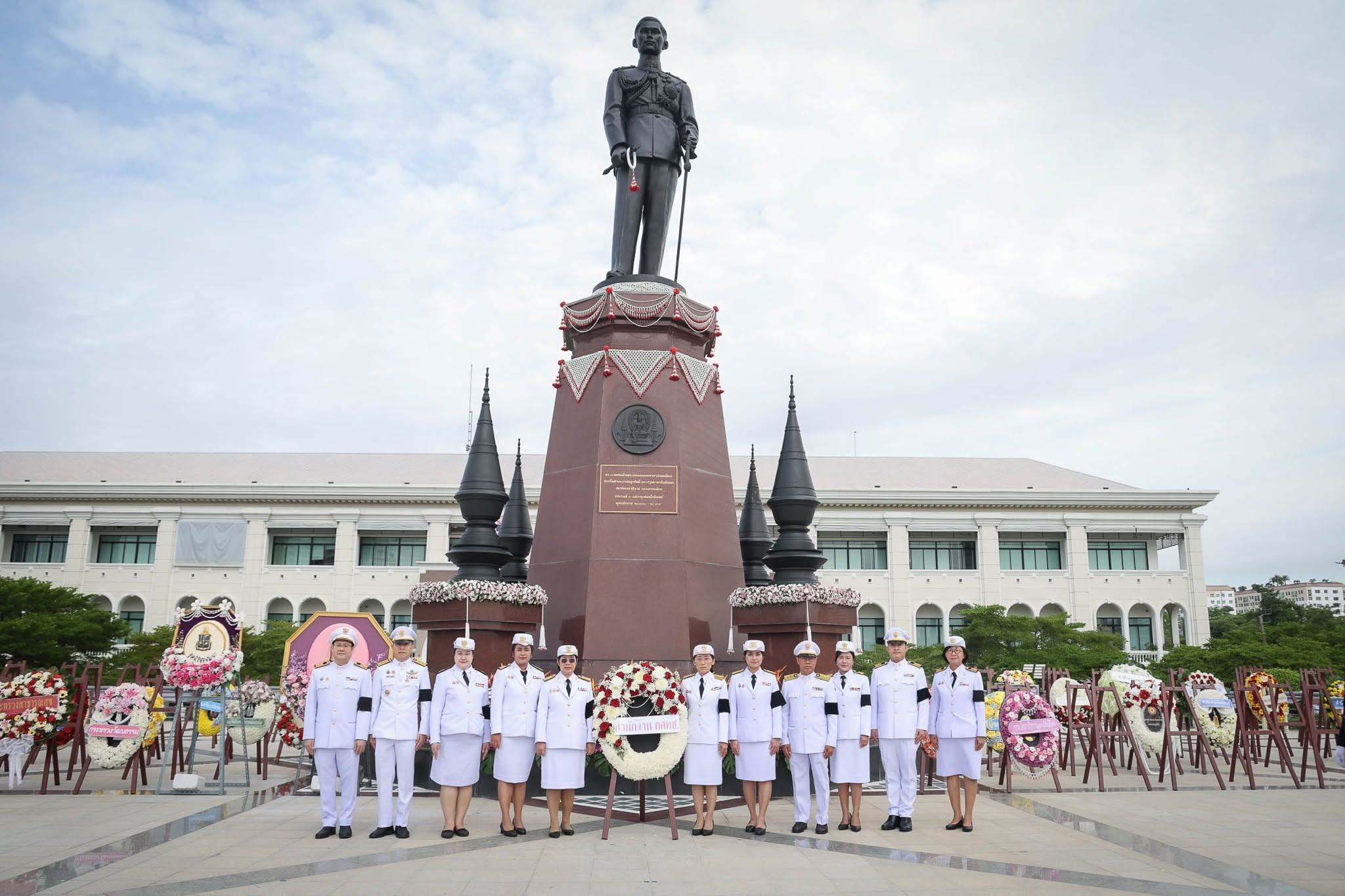 สำนักงาน กสทช. ร่วมพิธีวางพวงมาลาถวายราชสักการะพระบรมราชานุสาวรีย์ พระบาทสมเด็จพระปรเมนทรมหาอานันทมหิดล พระอัฐมรามาธิบดินทร (รัชกาลที่ 8 ) เนื่องในวันคล้ายวันสวรรคต