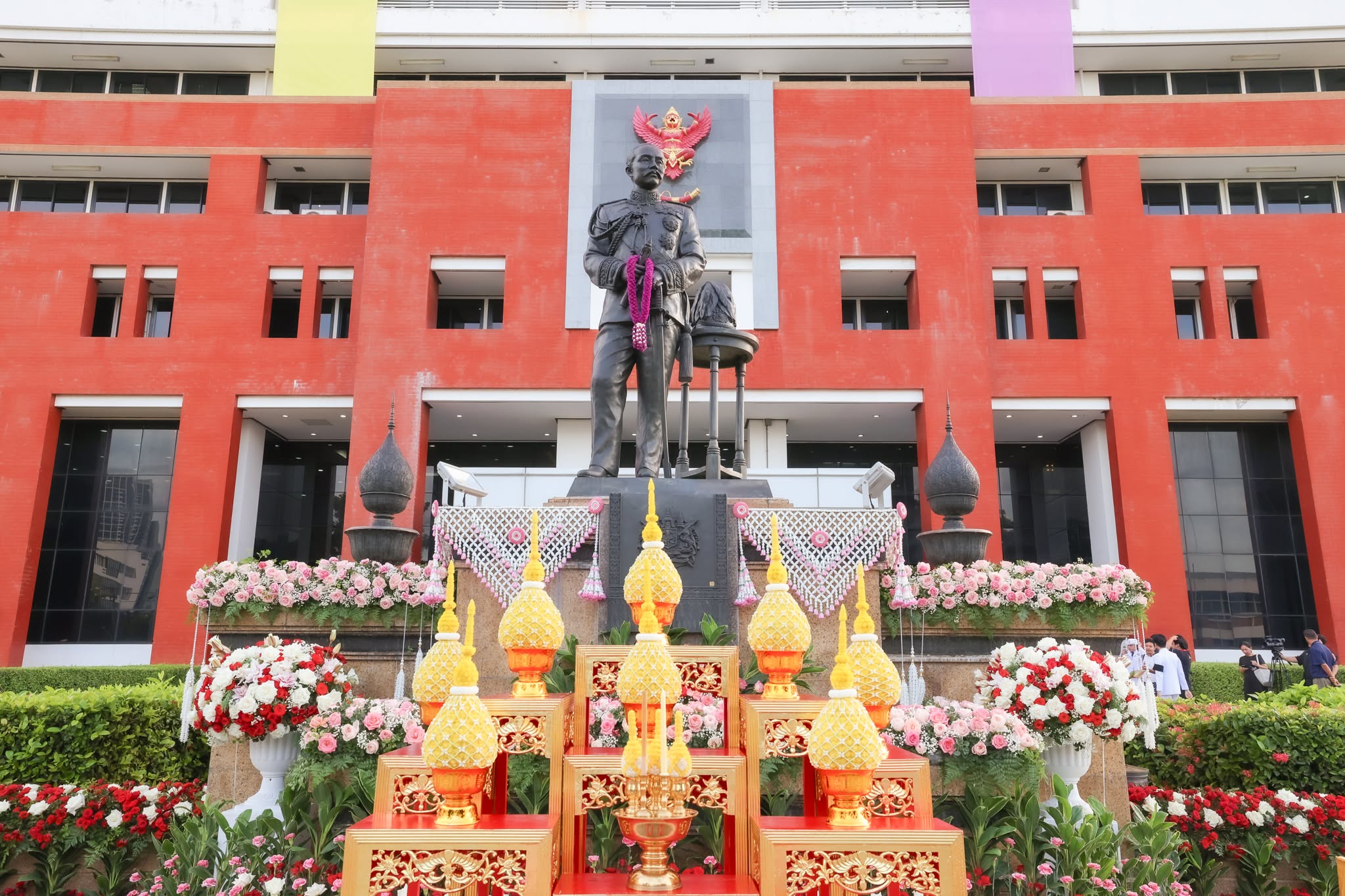 พิธีวางพานพุ่มถวายราชสักการะ พระบรมราชานุสาวรีย์พระบาทสมเด็จพระปรมินทรมหาจุฬาลงกรณ์ พระจุลจอมเกล้าเจ้าอยู่หัว เนื่องในวันสื่อสารแห่งชาติ ประจำปี 2569