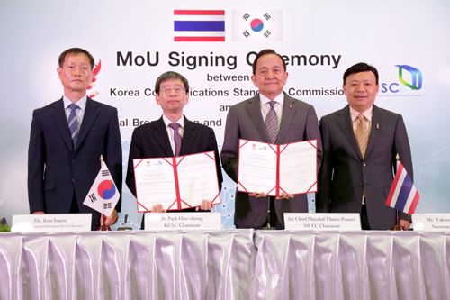 การลงนามบันทึกความร่วมมือระหว่างสำนักงาน กสทช. และ Korea Communications Standards Commission (KCSC) สาธารณรัฐเกาหลี
