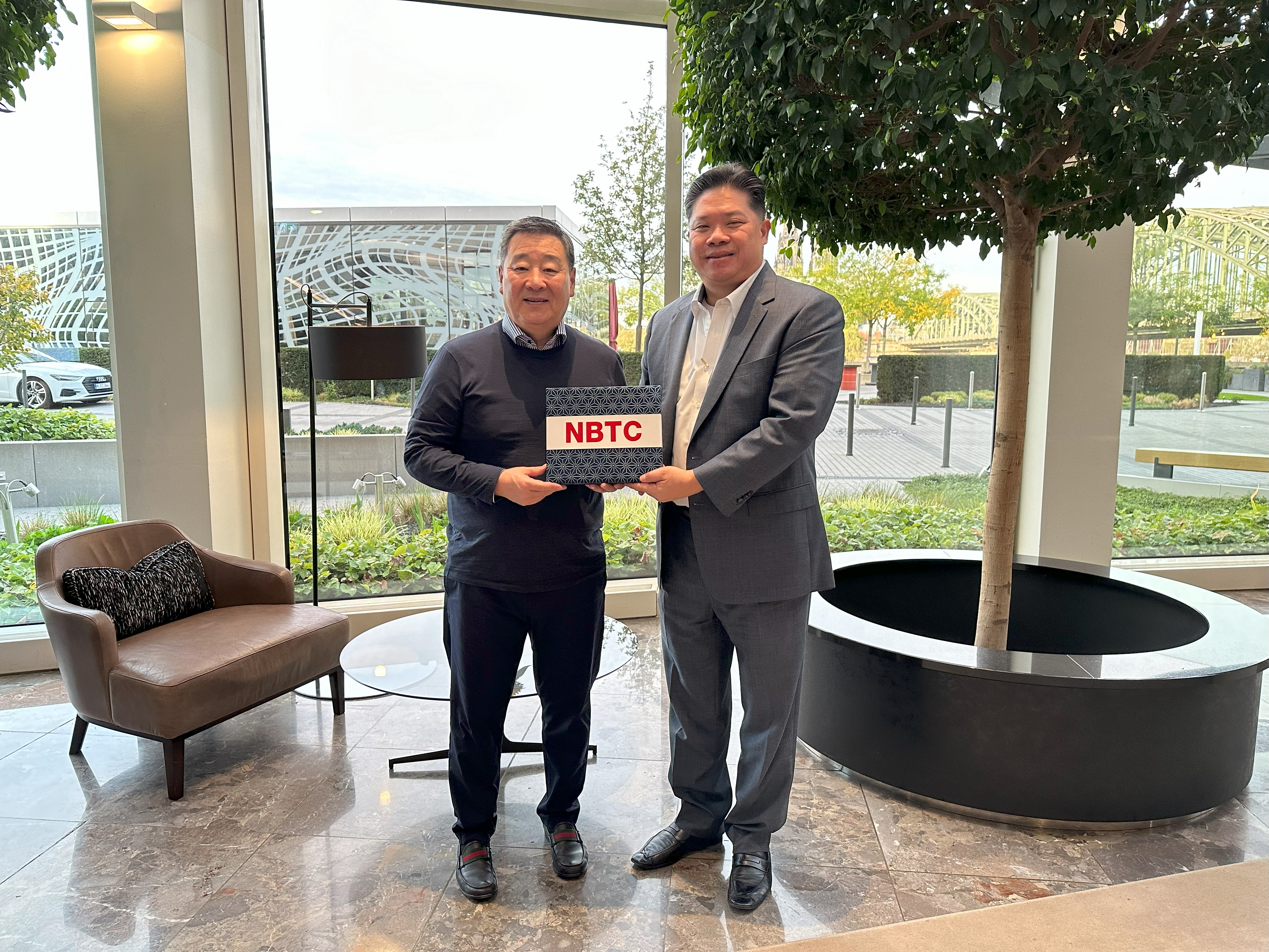 01.jpg