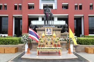 พิธีทำบุญตักบาตรอาหารแห้ง เนื่องในโอกาสวันเฉลิมพระชนมพรรษา 67 พรรษา พระบาทสมเด็จพระวชิรเกล้าเจ้าอยู่หัว