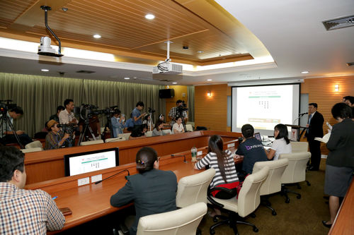 กทค. รับรอง 4 บริษัทผ่านคุณสมบัติและมีสิทธิเข้าร่วมประมูลคลื่น 900 MHz พร้อมไฟเขียว TOT อัพเกรดการใช้งานคลื่นความถี่ 2.4 GHz