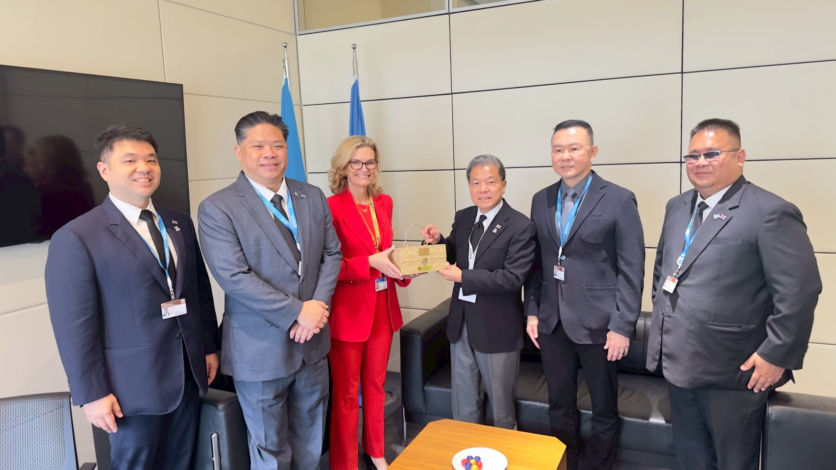 02.jpg