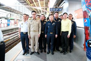 เลขาธิการ กสทช. ลงพื้นที่ตรวจสอบการให้บริการรถไฟฟ้าบีทีเอส สายสีเขียว