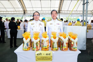 พิธีทำบุญตักบาตร เนื่องในวันคล้ายวันพระบรมราชสมภพ พระบาทสมเด็จพระบรมชนกาธิเบศร มหาภูมิพลอดุลยเดชมหาราช บรมนาถบพิตร วันชาติ และวันพ่อแห่งชาติ